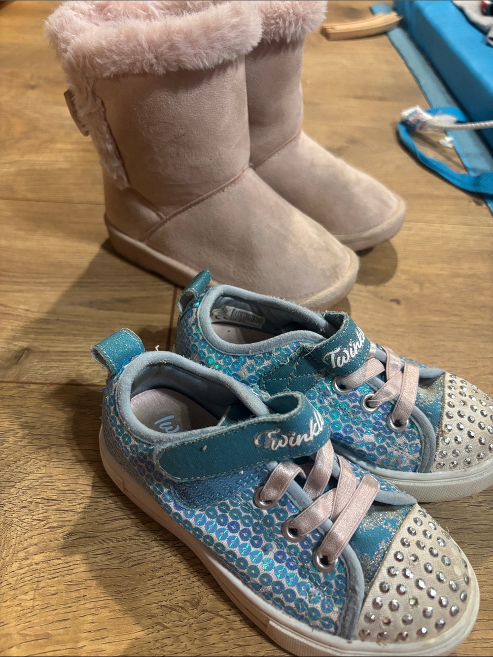 Skechers Girls Blue Sequin Sneakers with Pink Laces lot with snowboots